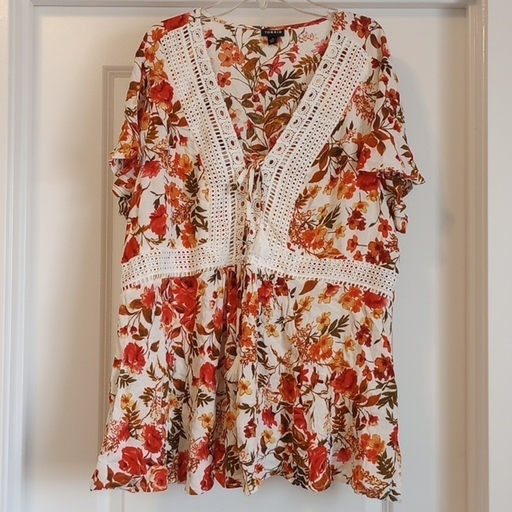 Torrid Womens Top Sz 2 Peplum Red Floral Tassels Short Sleeve Flutter V Neck Fun